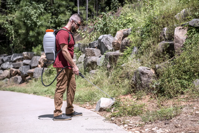 Tools Husqvarna 4 Gallon Battery Backpack Sprayer 0DRX291